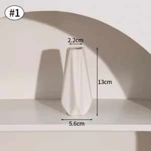 Biały ceramiczny wazon nordycki do salonu — elegancka dekoracja Koralowa czerwona