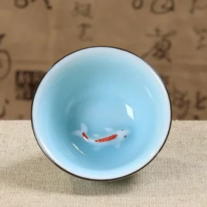 Ceramiczna filiżanka do herbaty celadon z motywem karpia – 40ml Zielony