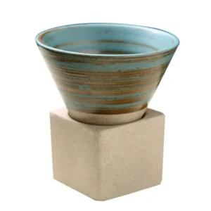 Ceramiczny kubek do kawy i herbaty w kształcie stożka z podstawką 100 ml Jasnożółty