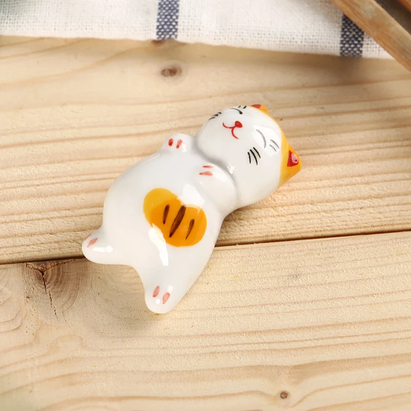Ceramiczny stojak na pałeczki w kształcie kotka — japoński styl, zestaw 1–5 szt. Niebieski