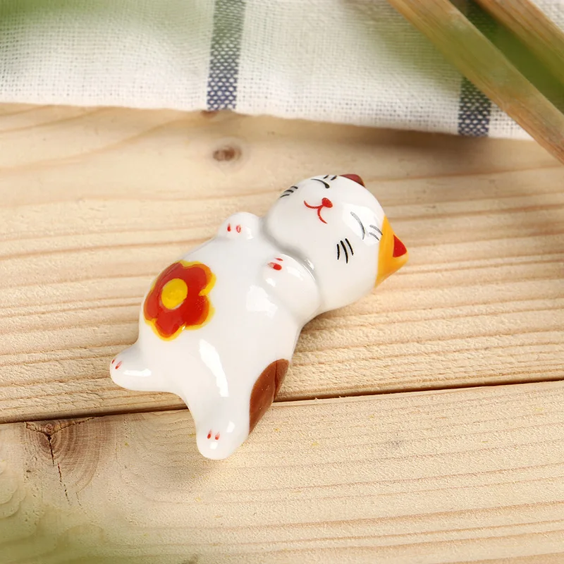 Ceramiczny stojak na pałeczki w kształcie kotka — japoński styl, zestaw 1–5 szt. Szary