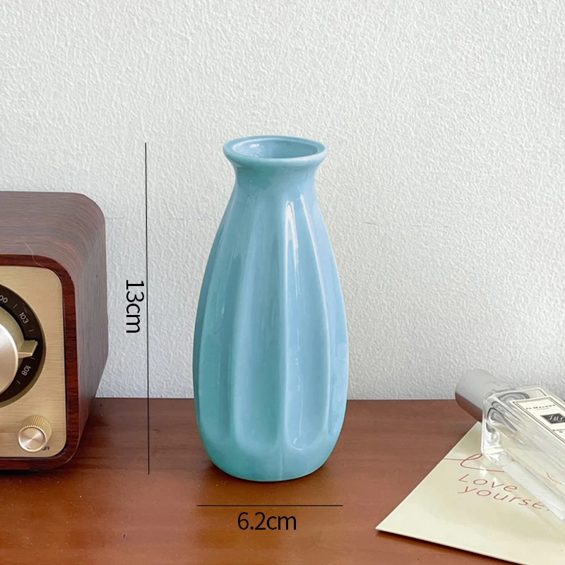 Ceramiczny wazon na pąki w kolorowych odcieniach — ozdoba na biurko i do salonu Jezioro błękitne