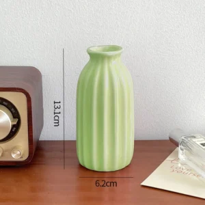 Ceramiczny wazon na pąki w kolorowych odcieniach — ozdoba na biurko i do salonu Mięta