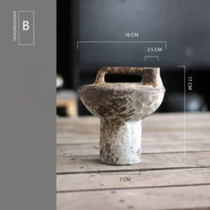 Ceramiczny wazon w stylu rustikalnym — glina vintage żółty