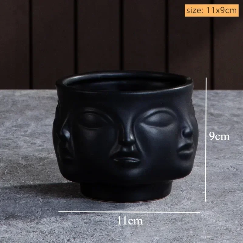 Ceramiczny wazon rzeźbiony w kształcie twarzy człowieka żółty