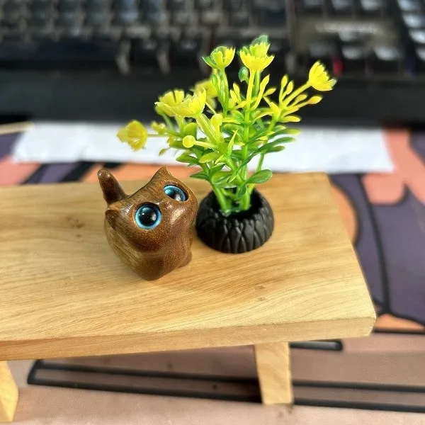 Drewniana statuetka kota - dekoracja domu Jasnozielony