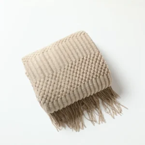 Gruby koc dziergany khaki z frędzlami vintage styl farmhouse Czerwony