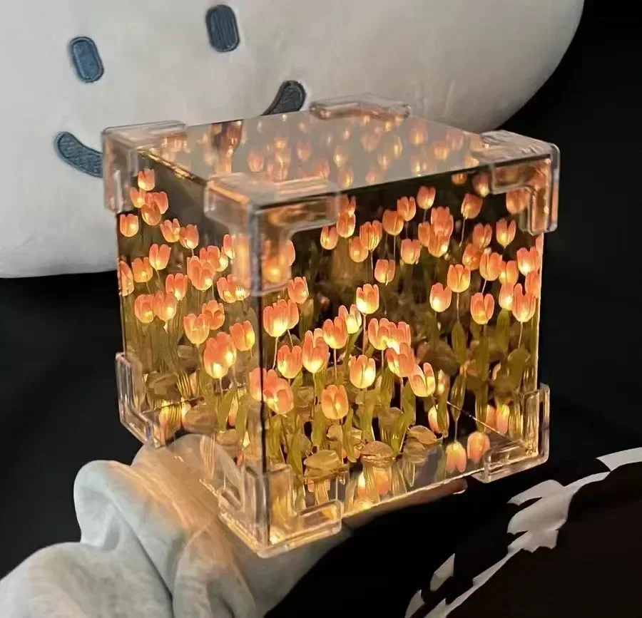Lampka nocna tulipan z lustrzaną kostką DIY Różowy