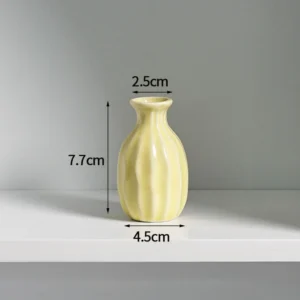 Mini ceramiczny wazon dekoracyjny – ozdoba biurka i półki Burgundia