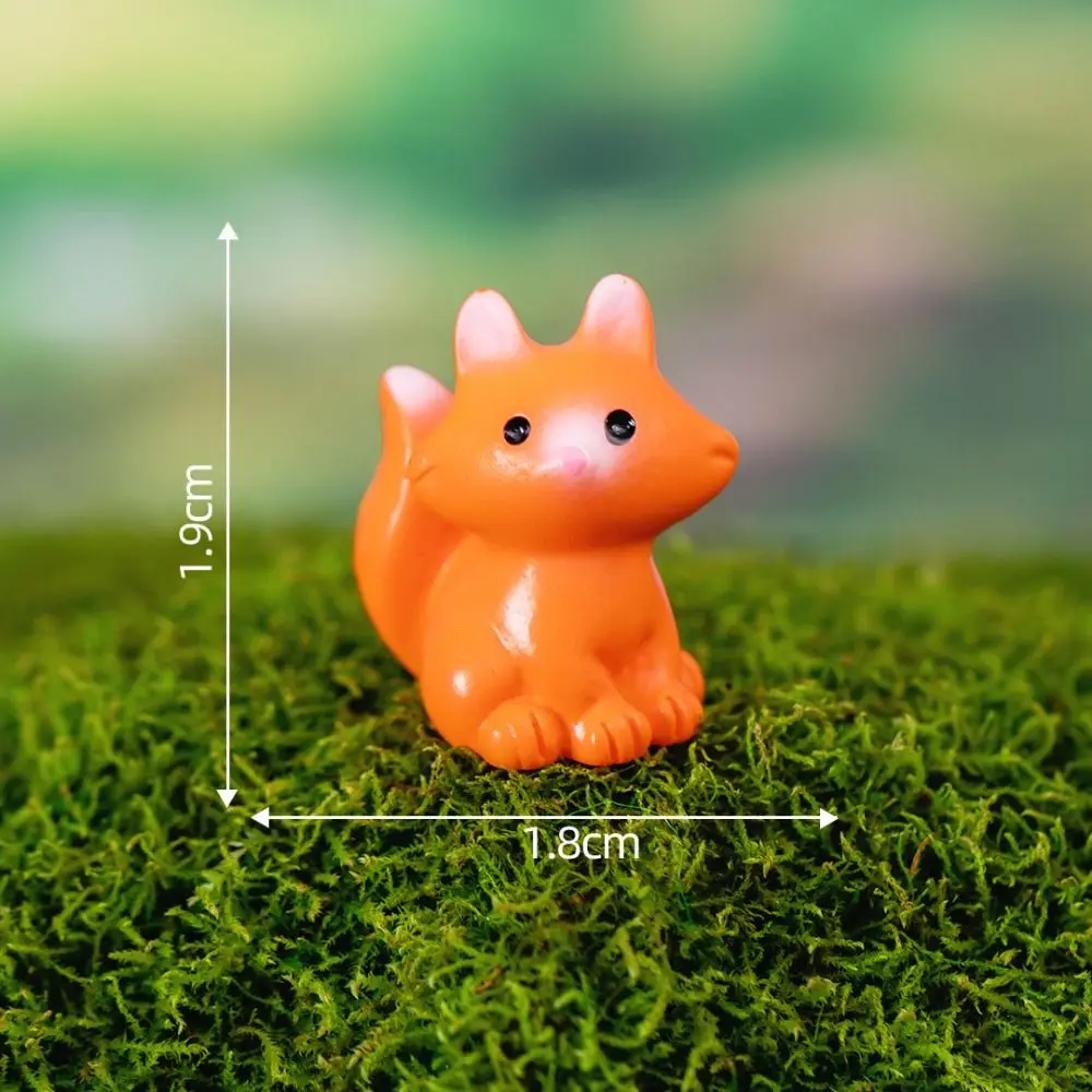 Miniaturowe figurki zwierząt żywiczne — ozdoby do ogrodu i domu Srebrny