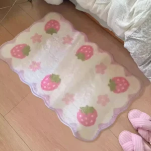 Pluszowy dywanik przy łóżku z motywem truskawki retro Biały
