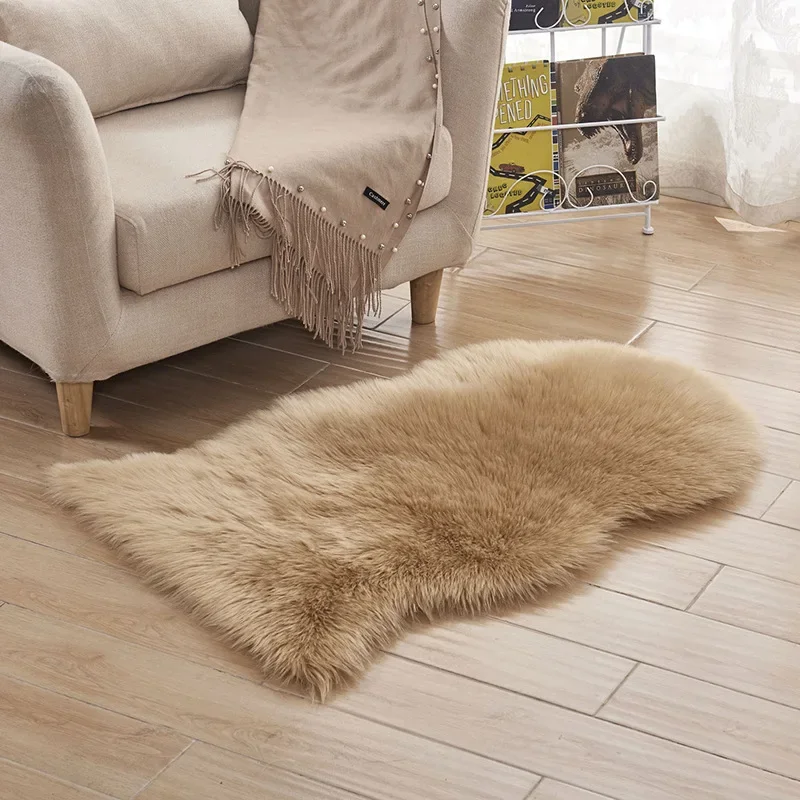 Puszysty dywan z imitacji skóry owczej do salonu Fioletowy/фиолетовый