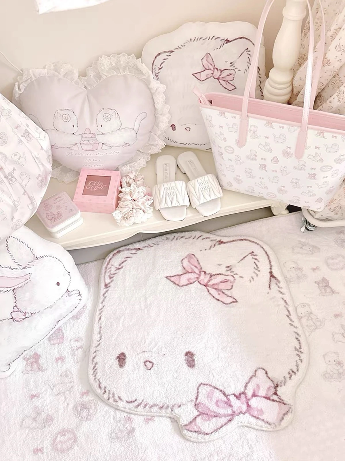Różowy gobelin kawaii z motywem anime do sypialni Biały